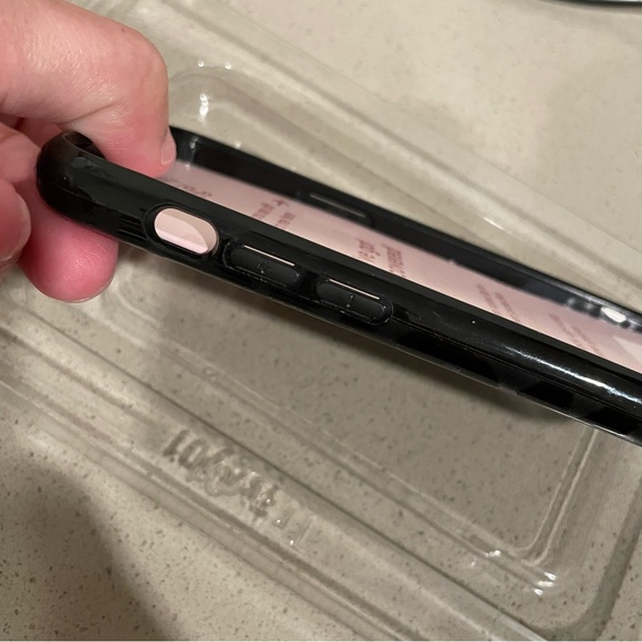 NIB Velvet Caviar Black Leopard iPhone 12/ 12 Pro Case - Picture 7 of 13